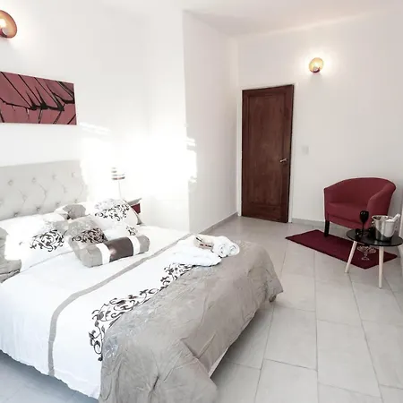 9 ¾ Apartamentos Vip La Falda Exterior photo